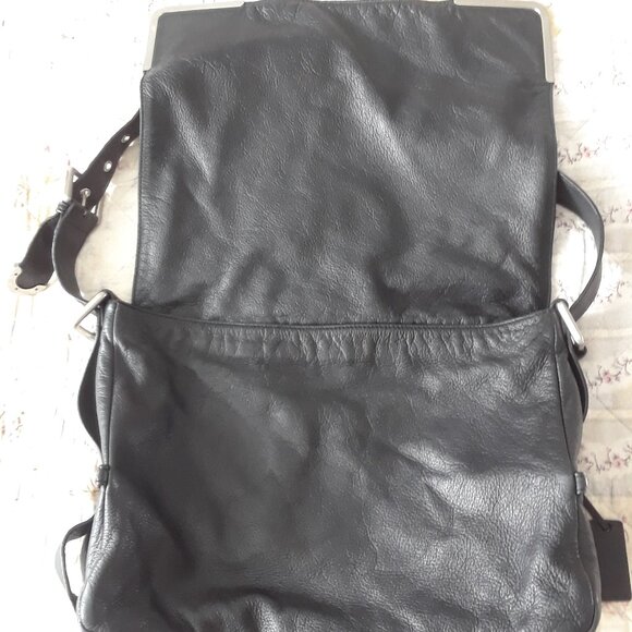 Kenneth Cole Leather Messenger Shoulder Bag - Picture 9 of 16